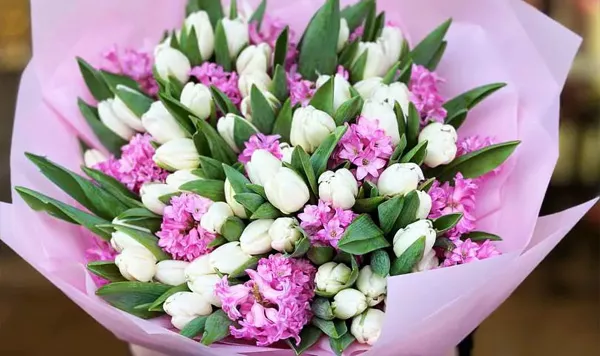 talking-about-romance-in-the-language-of-flowers-valentine-s-day-flowers-guide-for-every-love-story