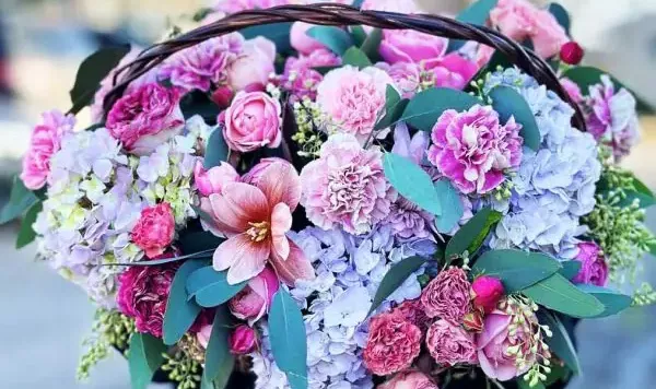 festive-florals-the-aesthetics-of-a-holiday-table