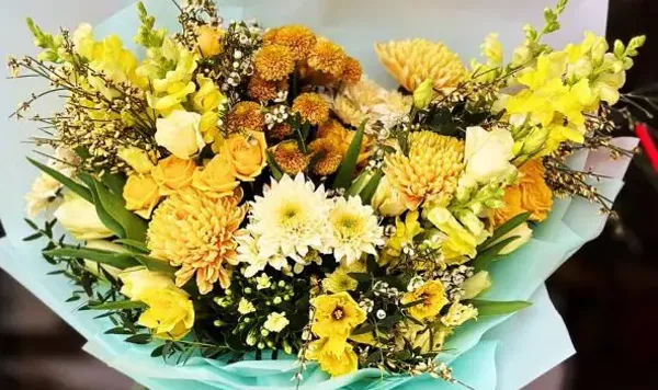 bringing-spring-indoors-with-the-golden-glow-of-mimosa-flowers