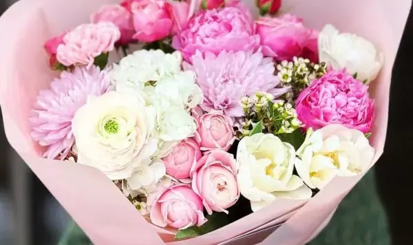 peony-bouquet-as-a-symbol-of-passionate-love-and-admiration-the-origin-of-beauty